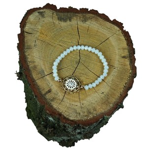 Ibiza Style Armband Hv&iacute;tt me&eth; Hangandi Skrauti (1 stk)