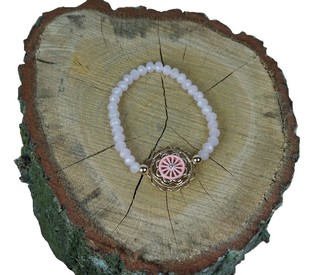 Bleikt Ibiza armband me&eth; hengi (1 stk)