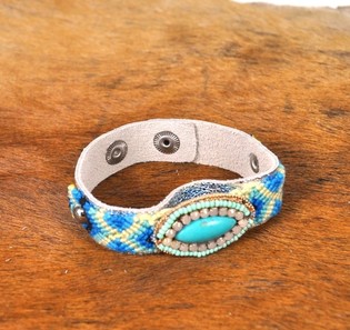 L&uacute;xus Ibiza armband me&eth; silfur&uacute;tliti og gr&aelig;nbl&aacute;um steini (1 stk.)
