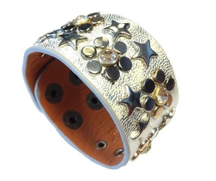 L&uacute;xus Breitt Ibiza-st&iacute;ls Armband me&eth; Silfurn&ouml;glum & Strass (1 stk)