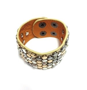 Lúxus Breitt Armband Taupe með Nöglum & Strass (1 stk)