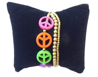 Litskr&uacute;&eth;ugt Ibiza-armband me&eth; fri&eth;art&aacute;knum (1 stk.)