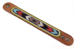 Le&eth;urarmband Aztek me&eth; gr&aelig;num steinum (1 stk.)
