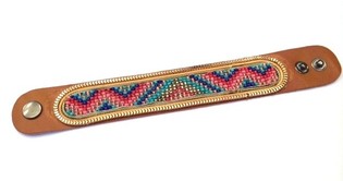 Le&eth;urarmband Ibiza Aztec Gullkantur me&eth; Appels&iacute;nugulu (1 stk)