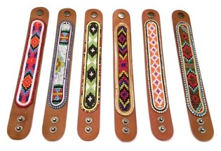 Le&eth;urarmband Aztec me&eth; Strass Mix Pakki (6 stk)