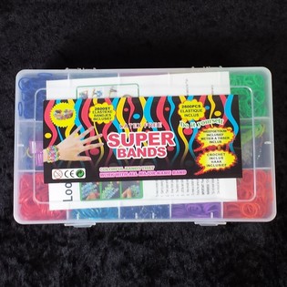 2.600 Super Bands / Loom teygjur í stóru boxi (6 stk í pakka)