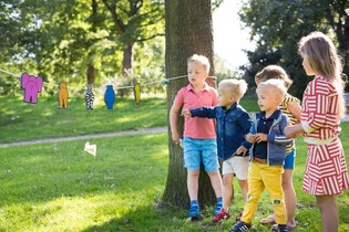 BS BUITENSPEEL &ndash; D&Yacute;RARASSAR KASTLEIKUR &Uacute;R VI&ETH;I (2 stk.)